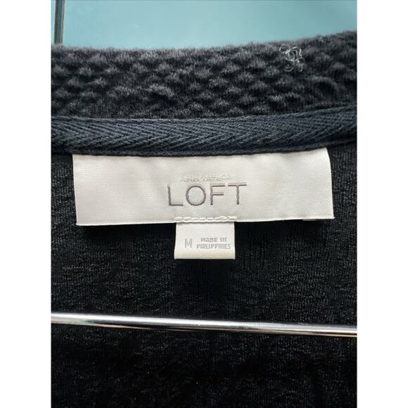 Ann Taylor Loft Women’s Textured Black Short Sleeve Casual Shirt Size Medium - Picture 2 of 8